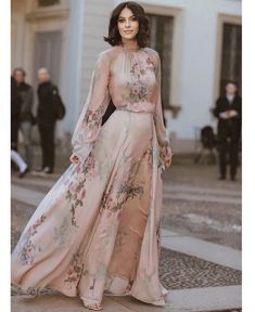 Infinity Dress Patterns, Beautiful Gown Designs, Floral Dress Outfits, Moroccan Fashion, Long Dress Design, Royal Dresses, Elegant Dresses Classy, Free Dresses, Special Dresses