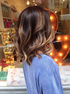 One of the easiest way to look chic is to get curls. And medium length hair with curls would give you the best results. Brunette Ombre, Brunette Balayage, Wavy Hairstyles, Medium Hairstyles, Winter Hair Color, Short Hairstyle, Hair Color Balayage, Winter Hairstyles