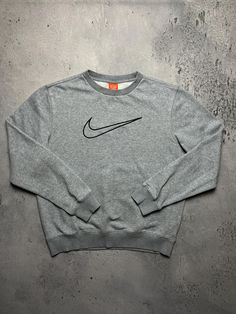 Hoodie Nike Vintage center logo swoosh hype fit Travis Style Size Men's / US M / EU 48-50 / 2 Color Grey Condition Gently Used Nike Vintage central logo central swoosh crewneck 80s 90s 00s retro spellout y2k sweatshirt centre swoosh big logo. The material is pleasant to the body. In a good condition. Fast sending! Condition : 8,8/10 Chest - 58 cm Length - 62 cm Shoulders - 46 cm Sleeve Length - 64 cm - ALL ITEMS ARE HEAT TREATED AND WASHED BEFORE SHIPPING - FOLLOW MY STORE - SEE MY OTHER ITEMS Fall Logo Sweatshirt In Athleisure Style, Logo Sweatshirt For Streetwear With Crew Neck, Streetwear Logo Sweatshirt With Crew Neck, Sports Crew Neck Sweatshirt With Logo, Sports Crew Neck Sweatshirt With Logo Detail, Sportswear Sweatshirt With Logo Print For Winter, Basic Logo Print Sweatshirt For Streetwear, Casual Gym Hoodie With Logo Print, Basic Sweatshirt With Logo For Streetwear