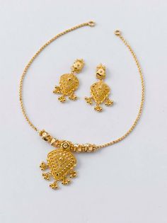 Necklace - 9.100 gm, Rs 31, 550/- Earring - 3.100 gm, Rs 10, 700/- Sterling Silver Star Earrings, Gold Bridal Jewellery Sets, Gold Jewelry Simple Necklace, Gold Jewelry Stores, Black Beaded Jewelry, Gold Bride Jewelry, Gold Rings Fashion, Gold Fashion Necklace