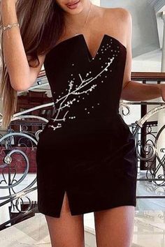 Details: Material: Flocking Style: Celebrities, Elegant Pattern Type: Solid Element: Slit Neckline: Strapless Silhouette: Waist Skirt Sleeve Length: Sleeveless Clothing Length: Short Size(in) Bust Waist Hips Dresses Length S 26.4-34.6 2.4-27.6 33.1-35.4 22.4 M 28-36.2 3.9-29.1 34.6-37 23 L 29.5-37.8 5.5-30.7 36.2-38.6 23.6 Tips:Due to the many variations in monitors, the color in the image could look slightly different, please take physical design and color shall prevail.Please allow 0.4"-1" differs due to manual measurement. Party Dress For Women, Luxury Party, Sleeveless Outfit, Looks Party, Elegant Pattern, Bodycon Fashion, Hip Dress, Glam Dresses, Romper With Skirt