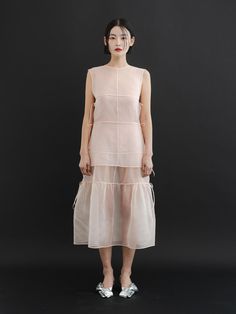 Composition : Silk Organza 100%Country of Origin : KOREA Silk Organza Dress, Organza Dress, Dress Fitted, Silk Organza, Wedding Looks, Fun Wedding, Wedding Planner, Midi Skirt, Composition