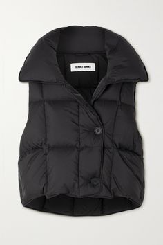 From après-ski to the city, IENKI IENKI's 'Cozy Vest Micro' gilet boasts technical features to withstand the elements. Cut from lightweight, water-resistant shell, it's quilted in a neat grid to retain heat and padded with insulating down. The smart spread collar and asymmetric button-fastening front showcase the label's attention to detail. Buffer Vest, Vest Women Outfit, Cozy Vest, Padded Gilet, Black Attire, Padded Vest, Down Vest, Puffer Vest, Shirt Collar