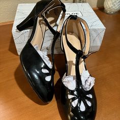 Chase + Chloe, Black Patent Size 10 Never Worn New In Box, Vintage Style For Flapper, Roaring 20's T Strap Heels, Chloe Shoes, Roaring 20s, T Strap, Strap Heels, Shoes Women Heels, Chloe, Vintage Style, Shoes Heels