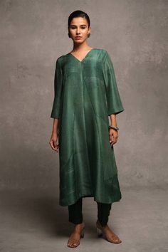 Green silk kurta with geometric pattern. Paired with a pant. - Aza Fashions Straight Kurta Sets With Printed Motifs For Work, Straight Kurta With Printed Motifs For Work, Workwear Sets With Printed Motifs And Straight Kurta, Silk Workwear Sets With Printed Motifs, Workwear Straight Kurta With Set-in Sleeves, Silk Sets With Printed Motifs For Workwear, Silk Kurta For Festive Workwear, Festive Silk Kurta For Workwear, Mithila Palkar