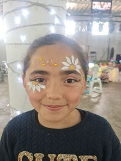 Face Paint Flowers Easy, Face Paint Inspiration, Super Simple Face Paint, Kids Easy Face Painting Ideas, Easy Beginner Face Painting, Easy Cute Face Painting, Face Paint Ideas For Kids Easy, Simple Flower Face Paint, Groovy Face Paint