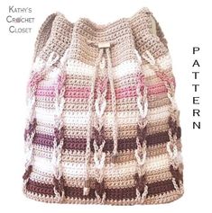 a crocheted bag with the words free pattern on it and an image of a handbag