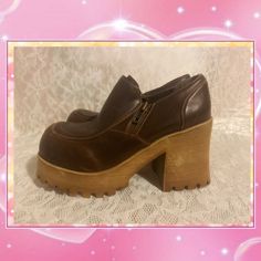 Vintage Chunky Platform Shoes W/Zippers Deadstock / Few Minor Scuffs From Storage. Size: 5.5 Can Fit Size 5 Bratzdoll Vibes Retro Brown High Heel Platform Boots, Brown Retro High Heel Platform Boots, 70s Shoes Women, 1990s Shoes, 70s Platform Shoes, Outfit Dump, Chunky Platform Shoes, 90s Platform Shoes, 70s Shoes