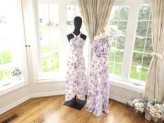 Purple Floral dress, floral bridesmaid dress, floral maxi dress, boho bridesmaid dress, long purple bridesmaid dress Our dresses: Flexible design - Better suit your shape, preference and individual taste = no more tasteless trends Made to order - Custom made to your unique proportion = Hello, beautiful Flexible colour - This fabric is from our custom line and over 100+ colours are available = Vatsatilla & flexible Environment - Less waste and pollution in our beautiful world = Healthier you Smal Lavender Dress For Wedding And Prom Season, Floral Print Prom Dress For Prom Season, Sleeveless Floral Print Bridesmaid Dress, Lavender Sleeveless Dress For Wedding, Sleeveless Lavender Dress For Wedding, Floral Print Evening Dress For Prom, Floral Print Evening Dress For Prom Season, Fitted Purple Maxi Dress For Wedding Guest, Purple Fitted Maxi Dress For Wedding Guest