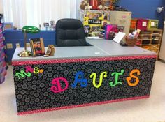 an office desk decorated with the word boss's on it