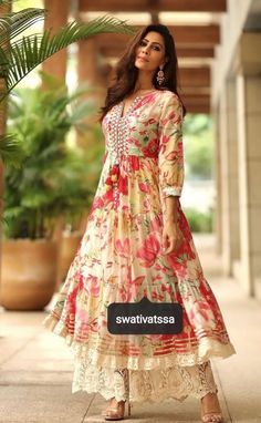 Sarara With Kurti Latest, Sarara With Kurti, Designer Dresses Elegant, Vintage Dress Design, Anarkali Dress Pattern, Simple Gowns, Designer Kurti Patterns, Long Dress Design