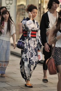 Look Kimono, Estilo Harajuku, Harajuku Tokyo, Yukata Kimono, Tokyo Street Style, Japan Culture, Tokyo Fashion