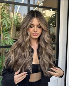 Latina Blonde Hair Olive Skin, Modern Balayage, Light Brunette Hair, Pelo Color, Summer Blonde Hair, Black Hair Balayage, Brown Hair Looks, Color Balayage