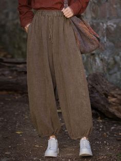 Beschreibung
Diese aus einer Mischung aus Ramie und Baumwolle gefertigten Frühlings-Solid-Loose-Ramie-Bloomers für Damen bieten einen Retro-Stil mit einem elastischen Bund und einem einfarbigen Muster. Entworfen in voller Länge und perfekt für die Frühlings- und Herbstsaison.
Besonderheit


Artikelnummer: 7317355462718
Material: Ramie, Baumwolle
Stil: Retro
Taille: Elastischer Bund
Muster: Fest
Hosenstil: Pumphose
Hosenlänge: Volle Länge
Jahreszeit: Frühling, Herbst

Die Modellgröße: 168 cm, Gew Brown Ankle-length Harem Pants With Elastic Waistband, Beige Cotton Harem Pants For Fall, Fall Beige Cotton Harem Pants, Brown Harem Pants For Fall, Loosely Fitted Brown Harem Pants For Fall, Fall Relaxed Fit Brown Harem Pants, Brown Cotton Harem Pants For Fall, Casual Non-stretch Harem Pants For Fall, Spring Harem Pants With Drawstring