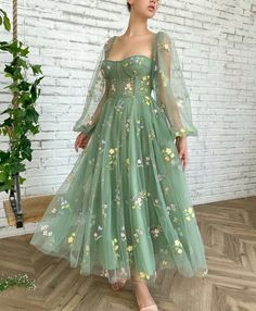 Gaun Tulle, Elegant Homecoming Dresses, Kain Tile, Wedding Evening Gown, Embroidered Tulle Dress, Green Evening Dress, Sweetheart Neckline Dress, Floral Prom Dresses