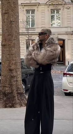 Fashion Designer Outfits Men, Mink Coat Men, Alton Mason Style, Fur Coat Outfit Men, Telfar Outfits, Men Haute Couture, High Fashion Mens, Unconventional Fashion, Fur Coat Men