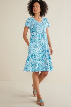 This easy, knee-length t-shirt dress is made of the softest, smoothest, strongest and stretchiest cotton blend around, with a versatile V-neck, short sleeves and pockets, too! Dress it down with sneakers and sandals or up with heels or flats. Paisley Color, Soft Surroundings Dresses, Soft Surroundings, T Shirt Dress, Fabric Care, Tshirt Dress, New Dress, Knee Length, Paisley