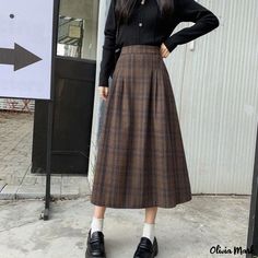 Olivia Mark - Navy Blue Plaid Vintage Wool Midi Skirt with High Waist and Loose Elastic Waistband Y2k Goth Outfits, Wool Midi Skirt, Plaid Pleated Skirt, Nature Dress, Retro Blue, Vintage Material, Plaid Fashion, Blue Outfit, Elegant Party