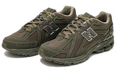 New Balance 1906R CORDURA M1906RS - KICKS CREW Green New Balance, New Balance 1906r, Marathon Running Shoes, Green Sneakers, Shoe Inspo, Walking Sneakers, Round Toe Heels, Green Shoes, Running Shoes Sneakers