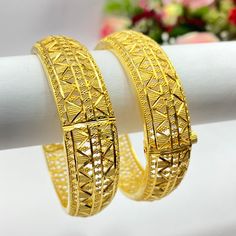 22k Gold Plated Openable Bangles/Kangan/kare/Bridal Indian Jewelry Wedding Jewellery It is a perfect match with formal attire on special occasions or with casual wearing Care instructions Keep Jewellery away from direct heat, water, perfumes, deodorants and other strong chemicals as they may react with the metal or plating. The plating composition of Jewellery is as such that  perspiration (sweat) will not damage it. Wipe Jewellery gently with chamois cloth or leather swatch after every use. Wiping the jewellery with a soft cloth after removing the jewellery would add to its life. Avoid water  exposure for all jewelry  Thank You For Visiting Elegant Bangle With Intricate Design For Marriage, Elegant Bangle For Wedding And Diwali, Elegant Wedding Bangle For Diwali, Gold Bollywood Traditional Wear For Marriage, Elegant Bridal Sets For Marriage During Diwali, Yellow Gold Filigree Bracelets For Wedding, Hand Set Bangle For Wedding And Diwali, Bollywood Style Yellow Gold Bangle With Intricate Design, 22k Gold Wedding Bangle