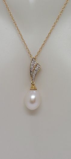 WHITE Drop Freshwater Pearl Diamonds 14k Yellow Gold Pendant / Necklace - 14K Yellow Gold 7-10mm Drop Pearl Pedant w/ 14k Yellow gold 18 Inches Gold chain. Product Info: - Pearls dimensions: 7-10mm Drop. - Metal: 14k. - Stone: White Freshwater Pearl / Diamonds. - Finish: Yellow Gold. - Handmade item. - Made in USA. - Nice Gift box is included. Luxury Yellow Gold Pearl Necklace With Diamond Accents, Luxury Gold Diamond Necklace With Pearl Pendant, Luxury Yellow Gold Teardrop Pearl Necklace, Elegant White Necklace With Diamond Cut, Elegant White Diamond Cut Necklace, White 14k Gold Pearl Drop Necklace, White Pear-shaped Akoya Pearl Necklace, White Necklaces With Elegant Design For Formal Occasions, White Pear-shaped Jewelry For Formal Occasions