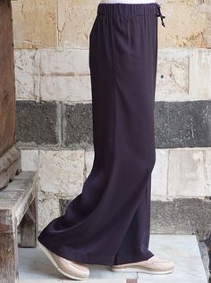 Full length Elasticized drawstring waist Wide leg flared cut Item Code: wP0393 Model is 168cm (5 feet 6 inches) and wearing size M Solid Flare Bottoms With Elastic Waistband, Purple Full-length Bottoms With Elastic Waistband, Purple Full-length Pants With Elastic Waistband, Purple Wide Leg Pants With Elastic Waistband, Satin Trousers, Extra Fabric, Measurement Length, Body Size, Satin Fabric