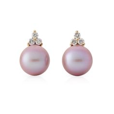 Creating a harmonious blend of timeless beauty and modern-day elegance, these yellow gold earrings pair luminous freshwater cultured pearls with shimmering diamonds. Pink freshwater pearl, 9mm. Diamonds, 0.20ctw. 14-karat yellow gold. Pierced only. 1/2"L. Yellow Gold Diamond Pearl Earrings With High Luster, Yellow Gold Akoya Pearl Earrings With Diamond Accents, Pink Pearl Earrings, Conch Pearl, Diamond Earrings Design, Pink Pearls, Yellow Gold Earrings, Pearl And Diamond Earrings, Jewelry Accessories Ideas