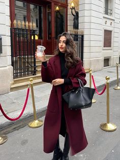 Fall Fashion Colorful, Maroon Turtleneck Outfit, Cherry Red Fall Outfit, Burgundy Coat Outfit Winter, Burgundy Winter Outfits, Burgundy Coat Outfit, Fall Coats For Women, Burgundy Outfit Ideas, Burgundy Coat