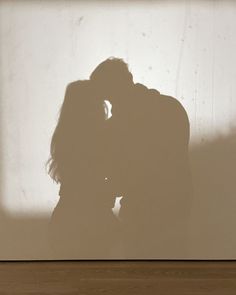 shadow, couple, museum, art, metropolitan museum of art Shadow Engagement Photos, Dark Academia Couple, Helen Hoang, Couple Shadow, Person Photography, Shadow Images, Shadow People, Vision Board Pictures, Couple Painting