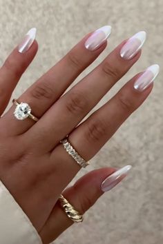 White Metallic Nail inspo Metallic Nails Design Chrome, White And Chrome French Tip Nails, Spring Metallic Nails, Chrome White Nails Designs, White Chrome Nails With Glitter, Hombre Chrome Nails, White Gold Silver Nails, Ombre Metallic Nails, Chrome Dipped Nails