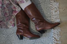 Vintage 80s leather low heel slouchy cowboy boots with beautiful side leather abstract detailing. Perfect with jeans or summer skirts and dresses. Or pair them with elegant trousers and blazer. Marked size 37, they fit modern 36,5 Eu Outside leather, wooden heel, lined with checkered cotton textile. Trade mark Deichmann City Very good vintage condition, used couple of times, have some minor signs of years, overall excellent in quality and look. Vintage Pointed Toe Mid-calf Boots For Fall, Retro Pointed Toe Boots For Spring, Wide Calf Vintage Mid-calf Boots, Summer Mid-calf Boots, Vintage Wide Calf Mid-calf Boots For Winter, Vintage Wide Calf Mid-calf Boots For Fall, Vintage Winter Mid-calf Boots With Pointed Toe, Fitted Mid-calf Boots For Western-themed Spring Events, Fitted Vintage Mid-calf Boots