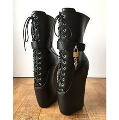 Goth Boots Women, Extreme Heels, Ballet High Heels, Ballet Boots, Goth Boots, Ballet Heels, Leder Outfits, Hot Heels, Black High Heels