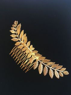 Laurel leaf hair comb, wedding hair adornment, gold leaf hair comb, bridal hair comb in Grecian style, Prom hair adornment, bridal headpiece, Greek hair accessories, bridesmaids gift. Popular and elegant hair comb in Grecian style made using filigree detailed leaf branches which are securely hand wired to a hair comb. This amazing handmade hairpiece can addorn bridal hairstyle in different ways: on one of side, on the top or behind. Fit perfectly with the Ancient Greece theme. This hair comb is Prom Hair Jewelry, Greek Hair, Leaf Hair Piece, Grecian Style, Gold Hair Pin, Laurel Leaf, Bridesmaid Hair Accessories, Hair Adornments, Bridal Hair Vine