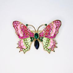 Super colorful pink and green rhinestone enamel butterfly brooch. Add something cute and sparkle to your favorite outfit. Not intended for children ages 13 and under. Also, for many items we can accommodate large orders, so please send us a message. Fun Summer Nails, Insect Brooch, Butterfly Insect, Enamel Butterfly, Butterfly Fashion, Diy Jewelry Gifts, Choker Collar Necklace, Peach And Green, Green Butterfly