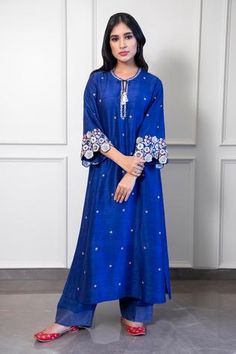 Shop for Niti Bothra Blue Raw Silk Embroidered Kurta And Palazzo Set for Women Online at Aza Fashions Blue Pakistani Dress, Kurta And Palazzo, Blue Colour Dress, Royal Blue Suit, Resham Embroidery, Blue Kurta, Pakistani Fashion Casual, Palazzo Set, Dress Design Patterns