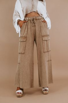 Radiate retro vibes with the Down For It Distressed Cargo Pants. With their vintage inspired distressing these pants effortlessly capture a timeless and trendy aesthetic. Mineral wash Cargo style Elastic waistband Adjustable tie waistband Functional pockets Cropped Fabric: 100% cotton Imported MEASUREMENTS:S: INSEAM: 26” | RISE: 13.50” | Waist: 27"M: INSEAM: 26.25” | RISE: 14”| Waist: 28"L: INSEAM: 26.50” | RISE: 14.50” | Waist: 29"XL: INSEAM: 26” | RISE: 13.5” | Waist: 30"1XL: INSEAM: 26.25” | Brown Sweatpants, Trendy Mom Outfits, Summer Outfits For Moms, Boho Fashion Summer, Trendy Aesthetic, Casual Outfit Ideas, Family Photo Outfits, Cargo Style, Everyday Chic