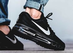 Nike Air Max 2017, Sport Shoes Design, Black Nike Sneakers, Men Cave, Black Nike Shoes, Kicks Shoes, Wardrobe Pieces, Nike Air Shoes, Fresh Outfits