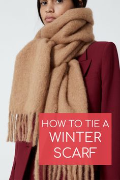 Wrapping A Scarf Around Neck, Style A Large Scarf, Trendy Winter Scarf, Ways To Tie Winter Scarves, Wear Large Scarf, Winter Scarf Outfit Women, How To Wear A Bulky Scarf, How To Wear Scarfs In Fall, How To Wear Long Scarf Winter