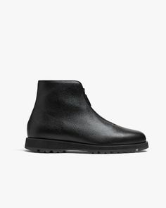 Funäs in Black Country Calf is a fashionable and functional accent to any wardrobe. Crafted with durable black calf leather, this whole-cut boot features a sleek and modern zipper closure for easy wear. As Funäs runs large, we recommend sizing down a size if you are usually between two sizes.