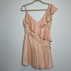 Nbd Ruffle Mini Dress Blush Women's Size Small. Features: Deep V Ruffle Neckline And Sleeve Invisible Back Zipper Closure Adjustable Strap 47 % Cupro, 53% Rayon Polyester Lining Color: Blush Pink Size: Small Condition: Excellent Approximate Measurements: Bust: 17” Waist: 13,5” Length: 32” B1 Condition Definitions New With Tags New Without Tags Excellent- No Visible Flaws Or Wear, Almost Like New Very Good - No Significant Flaws Or Wear Fair - (With Explanation) *Measurements Are Approximate *Ple Summer Evening V-neck Ruffle Dress, Summer Evening Ruffle Dress With V-neck, Spring V-neck Ruffle Dress For Night Out, Summer Evening Flowy Ruffle Dress, Flowy Ruffle Dress For Summer Evening, Summer Cocktail Ruffle Dress With Ruffled Straps, Summer Cocktail Dress With Ruffled Straps, Sleeveless Ruffle Dress For Summer Cocktail, Summer Party Flowy Ruffle Dress