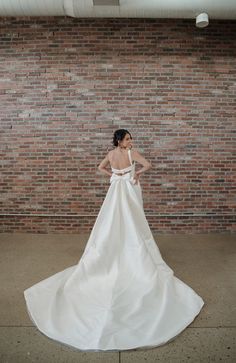 Rosa Clara // Nishi - Size 10 - Natural - https://www.brickandbustlebridal.com