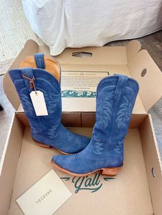 Cute Cowgirl Boots, Botas Western, Looks Country, Cowgirl Aesthetic, Cowgirl Boot, Country Concert Outfit, Concert Fits, Shoe Inspo, Shoes Blue