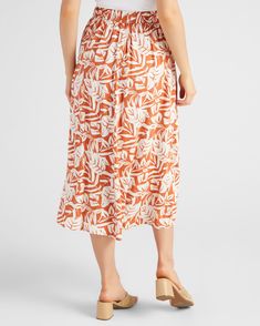 Take this midi skirt from desk to dinner! Regular fit and midi length with an elastic back waist, two pockets and chic pleats. Made from cool 100% rayon with a leafy print. | Floral Print Midi Skirt for Women in Rust, Size Small by Be Cool from Wantable Black Flare Skirt, Floral Print Midi Skirt, Print Midi Skirt, Skirt Trends, Skirt For Women, Black Flare, Printed Midi Skirt, Be Cool, Tutu Skirt