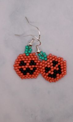 Get into the Halloween spirit with these adorable handmade Jack-o'-lantern bead earrings! Each pair features intricately beaded Jack-o'-lantern designs, bringing a festive and spooky touch to your accessory collection. Perfect for Halloween parties or adding a playful vibe to your fall outfits, these earrings are lightweight and comfortable for all-day wear. Crafted with high-quality beads and attention to detail, these earrings capture the essence of a classic Halloween symbol while providing a Halloween Symbols, Lantern Designs, Jack O'lantern, Halloween Beads, Classic Halloween, Halloween Designs, Fete Halloween, Halloween Kostüm, Etsy Earrings Dangle