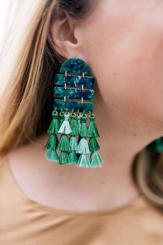 I love these Tuckernuck green earrings! Casual Holiday Party Outfit, Holiday Party Outfit Casual, Casual Holiday Party, Green Weddings, Diy Earrings Easy, Cloisonne Jewelry, Accessorize Jewellery, Sunglasses Women Fashion, Beaded Earrings Patterns