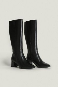 Style: Knee High BootsDesign: PlainFabric: LeatherDiscover our full range of women's boots Tall Boots Black, Black Knee High Boots, Black Boots Tall, Oasis Fashion, Boots High, Black Knees, Leather Block Heels, Boots Leather, Long Boots