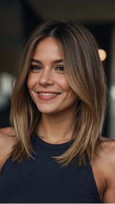 Hair For An Oval Face, Bob Hairstyles On Round Faces, Face Framing On Round Face, Short Hair Inspo Round Face, Brown Short Hair Round Face, Best Hair Length For Oval Face Shape, Haircuts Oval Face Medium, Short Medium Length Haircut Straight, Oval Face Hairstyles With Bangs