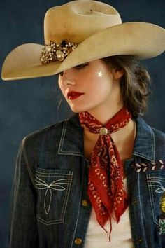 Mode Country, Cowgirl Outfits For Women, Easy Hand Embroidery, Cowgirl Style Outfits, Cowgirl Look, Cowboy Costume, Mexican Fashion