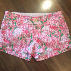 Lilly Short In Prep Green Pink Colony Print Size 00 Nwt Retail: 68 Fitted Pink Shorts For Beach Season, Fitted Pink Shorts For Vacation, Cute Pink Bottoms For Vacation, Cute Pink Shorts For Spring, Pink Fitted Shorts For Spring, Cute Pink Floral Print Bottoms, Pink Floral Print Shorts For Beach Season, Pink Floral Print Shorts For Vacation, Pink Tropical Vacation Shorts