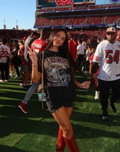 Niners Outfit Women, Football Game Outfit Black Women Nfl, Sports Wife Outfit, Summer Nfl Game Outfit, 49ers Football Game Outfit, 49ers Outfit Women Fashion, Football Women Outfits, Nfl Womens Outfits, 49ers Outfit Women Winter